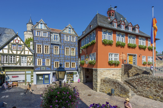 Schiefes Haus